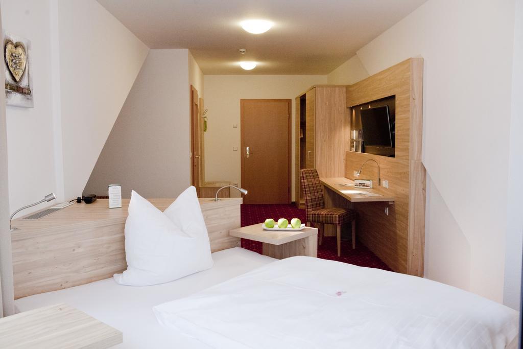Edelfinger Hof Hotell Bad Mergentheim Rum bild